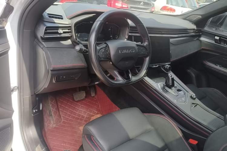 Used Lynk & Co 05 2020 2.0TD Four-Wheel Drive HypeHalo Center Console