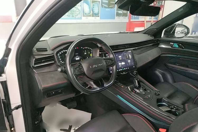 Used Lynk & Co 05 2020 2.0TD Four-Wheel Drive HypeHalo Center Console