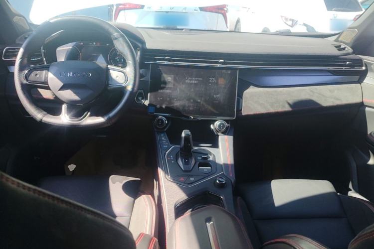 Used Lynk & Co 05 2020 2.0TD Four-Wheel Drive HypeHalo Center Console