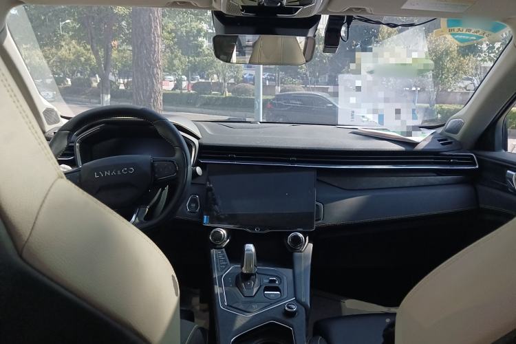 Used Lynk & Co 05 2020 2.0TD Two-Wheel Drive Zhaoyang Plus Center Console