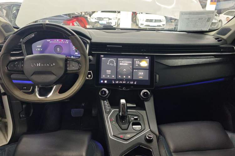 Used Lynk & Co 05 2020 2.0TD Two-Wheel Drive Shine Halo Center Console