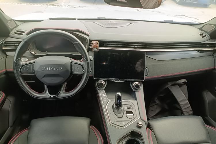 Used Lynk & Co 05 2020 2.0TD Four-Wheel Drive HypeHalo Center Console