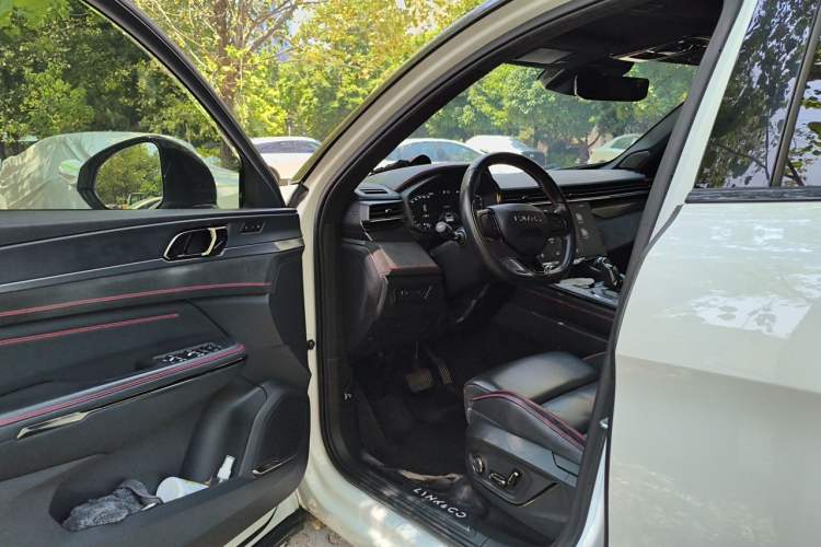 Used Lynk & Co 05 2020 2.0TD Four-Wheel Drive HypeHalo Driver Seat