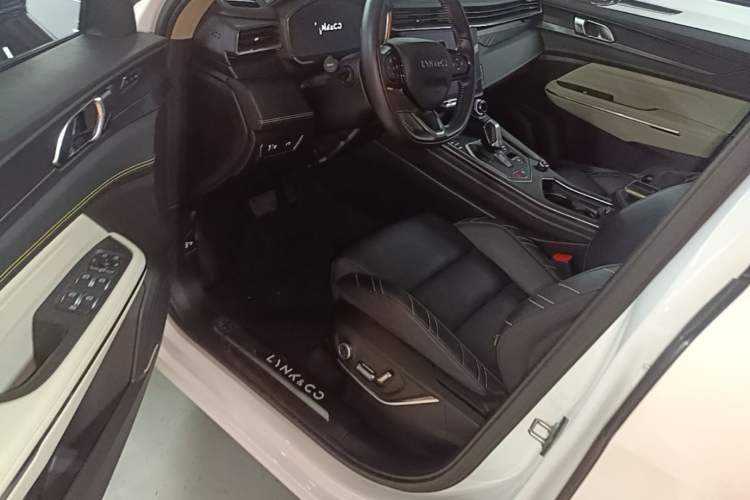 Used Lynk & Co 05 2020 2.0TD Two-Wheel Drive Shine Halo Driver Seat