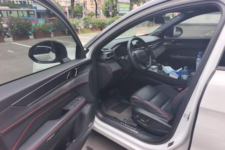 Used Lynk & Co 05 2020 2.0TD Four-Wheel Drive HypeHalo Driver Seat