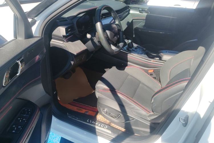 Used Lynk & Co 05 2020 2.0TD Four-Wheel Drive HypeHalo Driver Seat