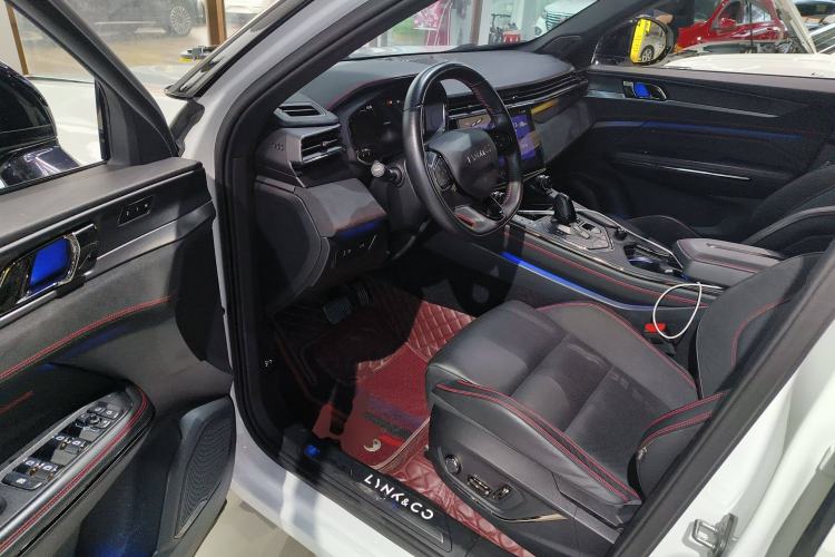 Used Lynk & Co 05 2020 2.0TD Four-Wheel Drive HypeHalo Driver Seat
