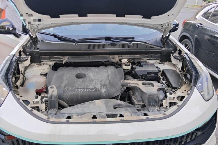 Used Lynk & Co 05 2020 2.0TD Two-Wheel Drive Shine Halo Engine Bay