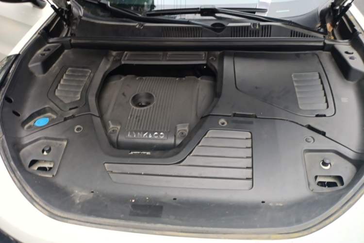 Used Lynk & Co 05 2020 2.0TD Four-Wheel Drive HypeHalo Engine Bay