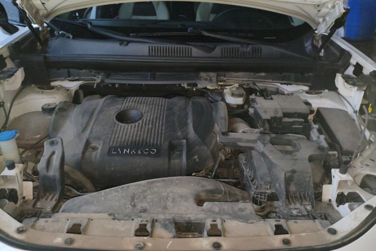 Used Lynk & Co 05 2020 2.0TD Two-Wheel Drive Shine Halo Engine Bay