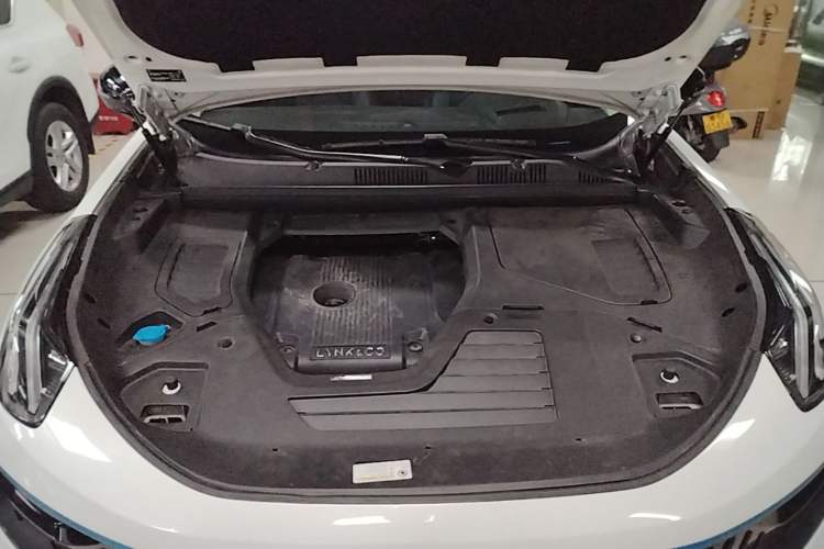 Used Lynk & Co 05 2020 2.0TD Two-Wheel Drive Shine Halo Engine Bay