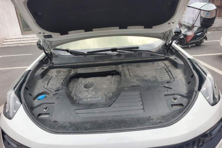 Used Lynk & Co 05 2020 2.0TD Four-Wheel Drive HypeHalo Engine Bay