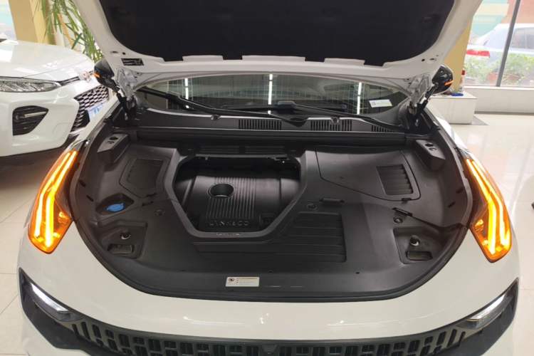 Used Lynk & Co 05 2020 2.0TD Two-Wheel Drive Shine Halo Engine Bay