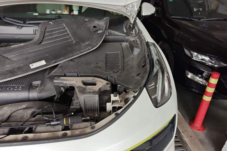 Used Lynk & Co 05 2020 2.0TD Two-Wheel Drive Zhaoyang Plus Engine Bay Left