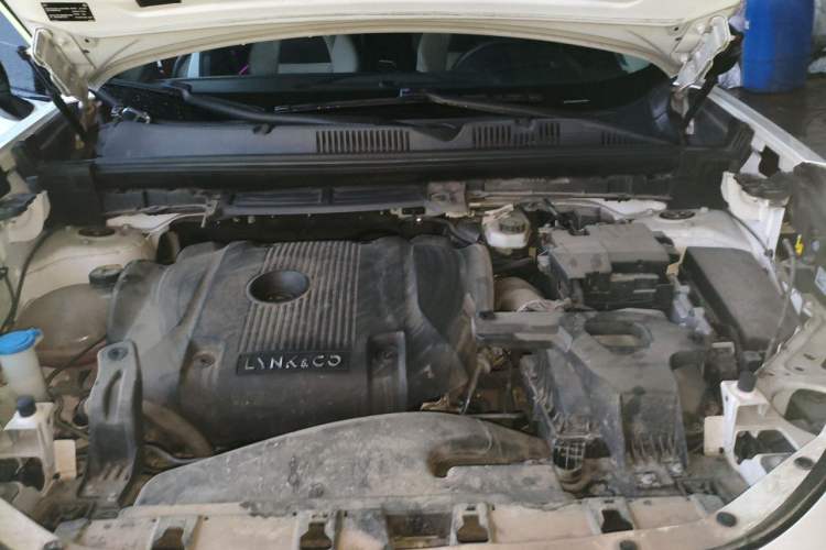 Used Lynk & Co 05 2020 2.0TD Two-Wheel Drive Shine Halo Engine Bay Left