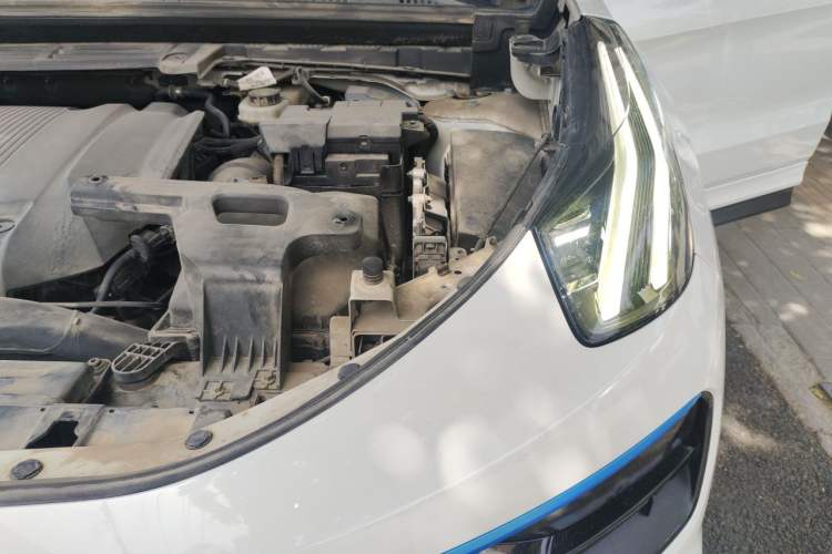 Used Lynk & Co 05 2020 2.0TD Two-Wheel Drive Shine Halo Engine Bay Left