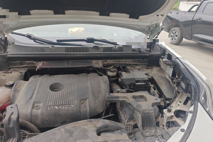 Used Lynk & Co 05 2020 2.0TD Four-Wheel Drive HypeHalo Engine Bay Left