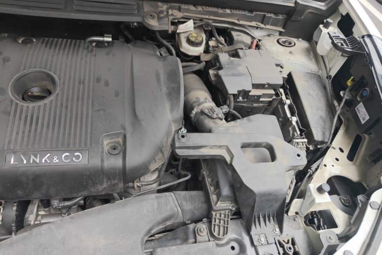 Used Lynk & Co 05 2020 2.0TD Two-Wheel Drive Shine Halo Engine Bay Left