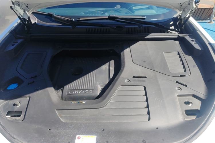 Used Lynk & Co 05 2020 2.0TD Four-Wheel Drive HypeHalo Engine Bay