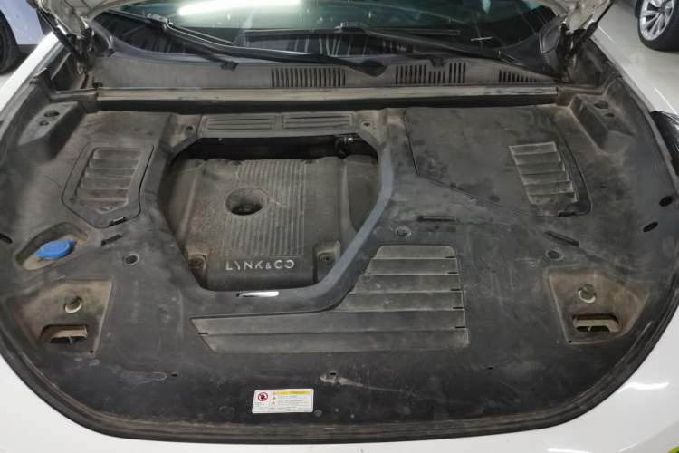 Used Lynk & Co 05 2020 2.0TD Two-Wheel Drive Shine Halo Engine Bay