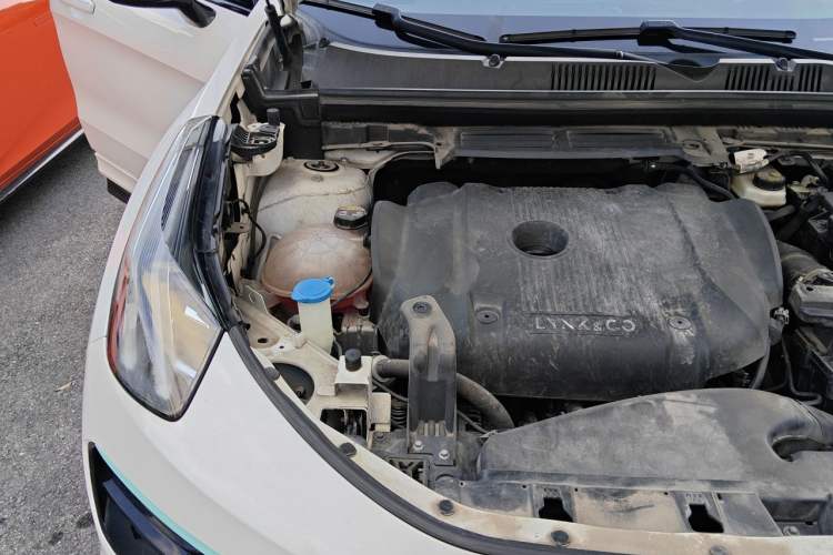 Used Lynk & Co 05 2020 2.0TD Two-Wheel Drive Shine Halo Engine Bay Right