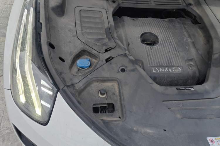 Used Lynk & Co 05 2020 2.0TD Four-Wheel Drive HypeHalo Engine Bay Right