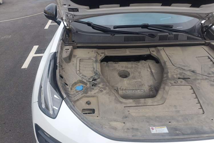 Used Lynk & Co 05 2020 2.0TD Four-Wheel Drive HypeHalo Engine Bay Right