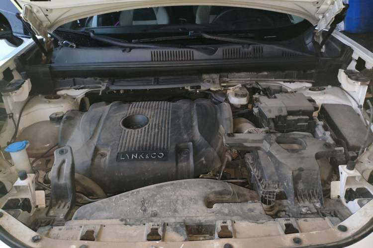 Used Lynk & Co 05 2020 2.0TD Two-Wheel Drive Shine Halo Engine Bay Right