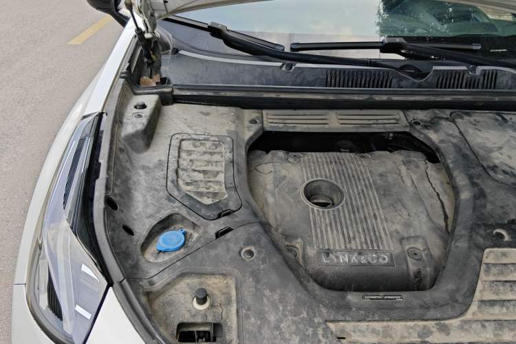 Used Lynk & Co 05 2020 2.0TD Two-Wheel Drive Shine Halo Engine Bay Right