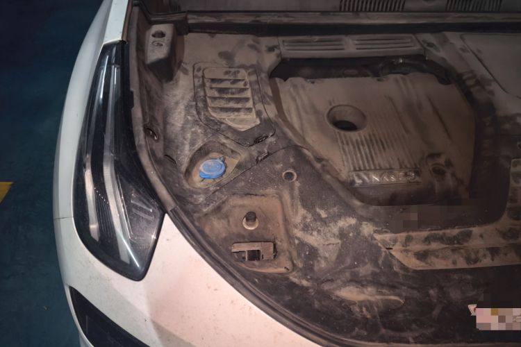 Used Lynk & Co 05 2020 2.0TD Four-Wheel Drive HypeHalo Engine Bay Right