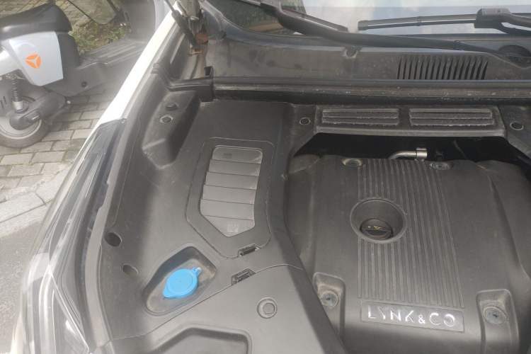 Used Lynk & Co 05 2020 2.0TD Two-Wheel Drive Shine Halo Engine Bay Right