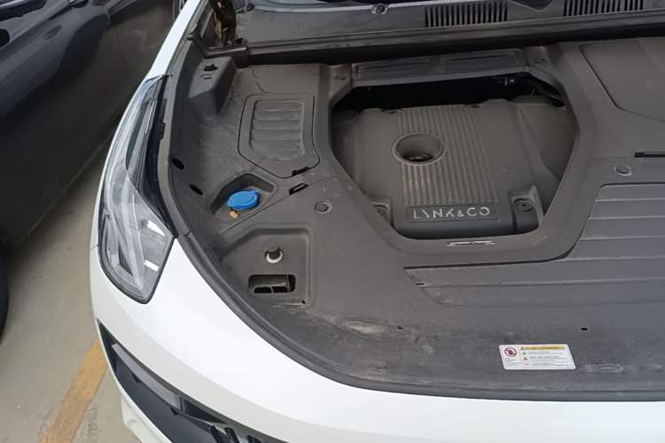 Used Lynk & Co 05 2020 2.0TD Four-Wheel Drive HypeHalo Engine Bay Right