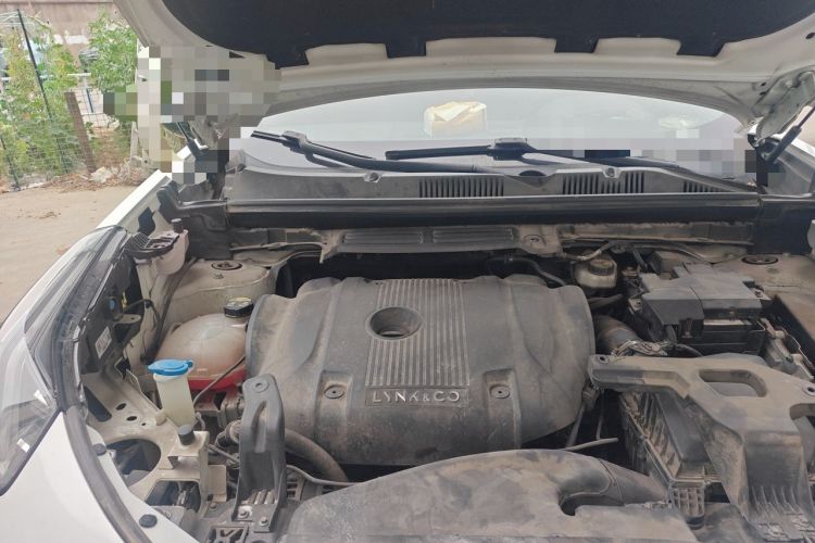 Used Lynk & Co 05 2020 2.0TD Four-Wheel Drive HypeHalo Engine Bay Right