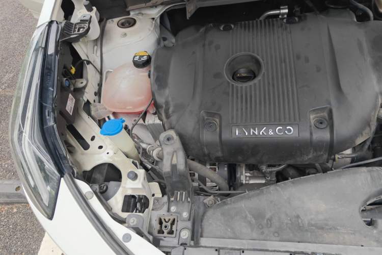 Used Lynk & Co 05 2020 2.0TD Two-Wheel Drive Shine Halo Engine Bay Right