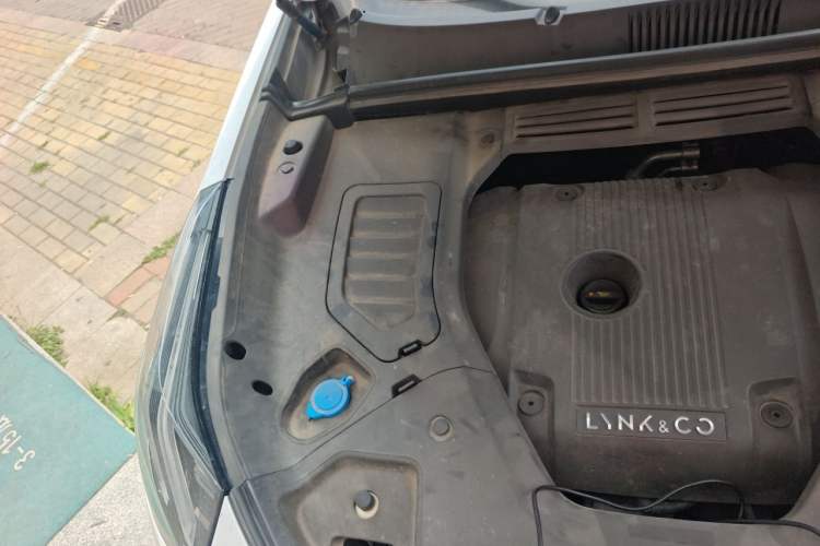 Used Lynk & Co 05 2020 2.0TD Four-Wheel Drive HypeHalo Engine Bay Right