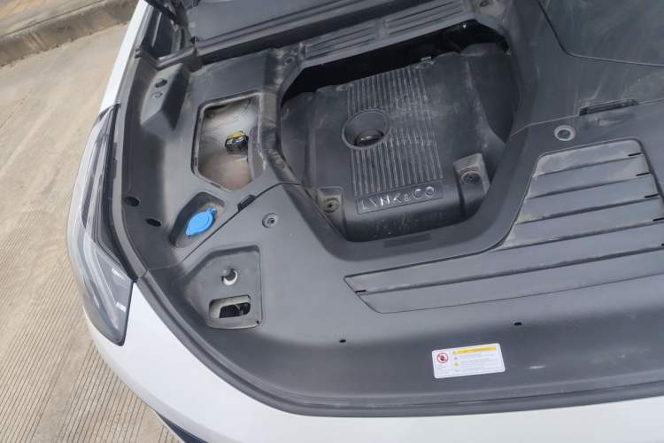 Used Lynk & Co 05 2020 2.0TD Two-Wheel Drive Shine Halo Engine Bay Right