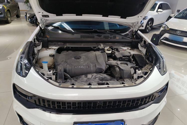 Used Lynk & Co 05 2020 2.0TD Four-Wheel Drive HypeHalo Engine Bay
