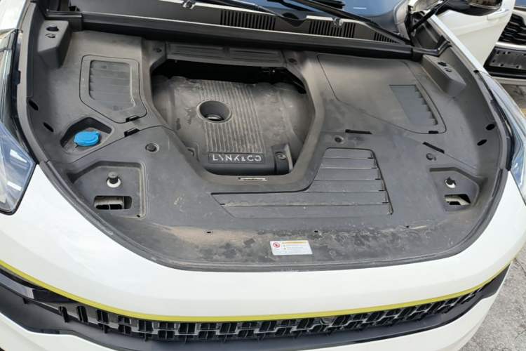 Used Lynk & Co 05 2020 2.0TD Two-Wheel Drive Shine Halo Engine Bay