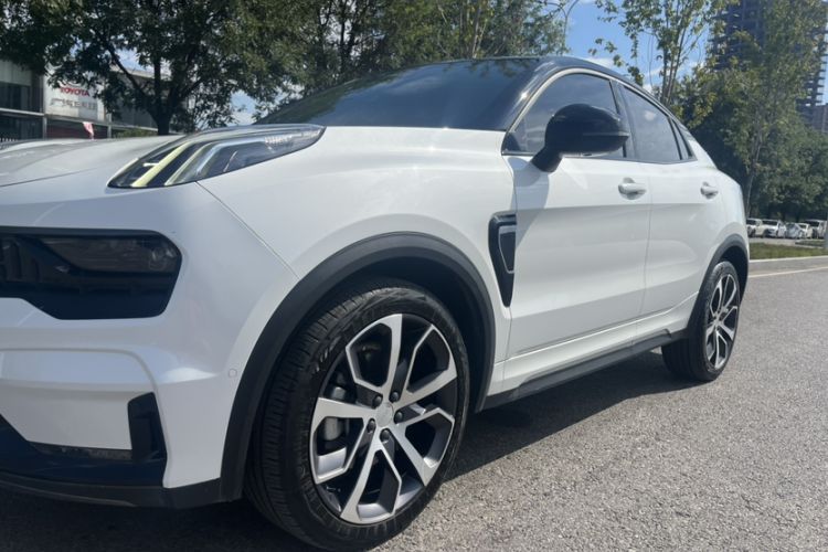 Used Lynk & Co 05 2020 2.0TD Four-Wheel Drive HypeHalo Exterior 1