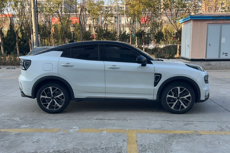 Used Lynk & Co 05 2020 2.0TD Four-Wheel Drive HypeHalo Exterior 2