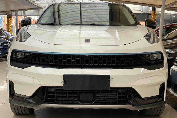 Used Lynk & Co 05 2020 2.0TD Two-Wheel Drive Shine Halo Exterior 2