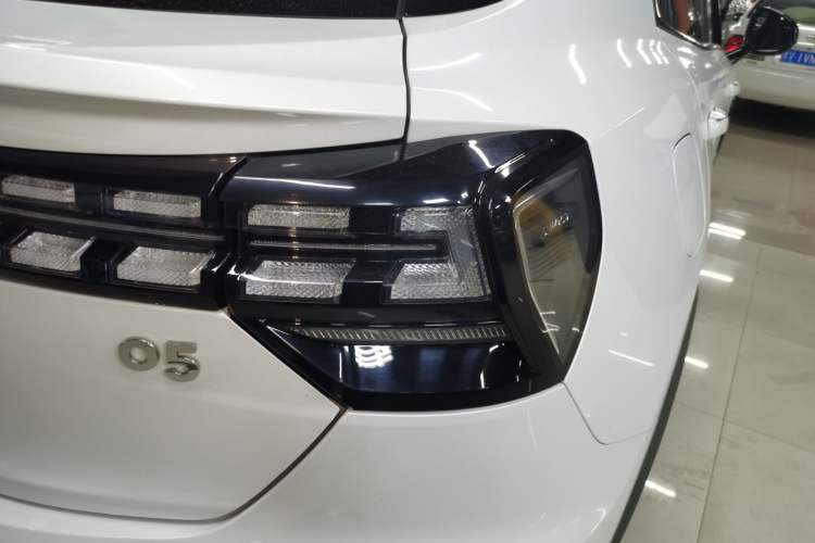 Used Lynk & Co 05 2020 2.0TD Two-Wheel Drive Shine Halo Exterior 3