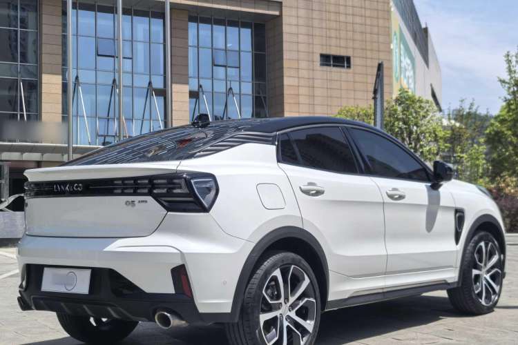 Used Lynk & Co 05 2020 2.0TD Four-Wheel Drive HypeHalo Exterior 4