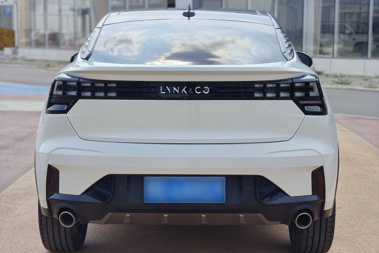 Used Lynk & Co 05 2020 2.0TD Two-Wheel Drive Shine Halo Exterior 4