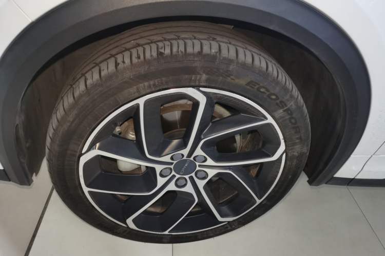 Used Lynk & Co 05 2020 2.0TD Two-Wheel Drive Shine Halo Exterior 4