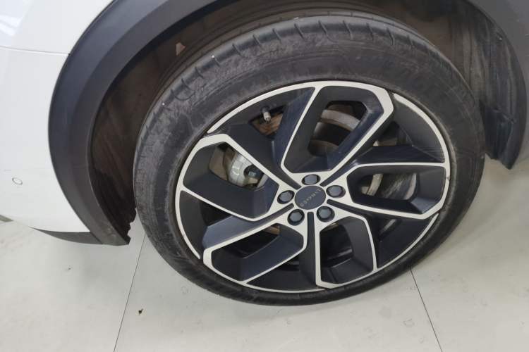 Used Lynk & Co 05 2020 2.0TD Two-Wheel Drive Shine Halo Exterior 5