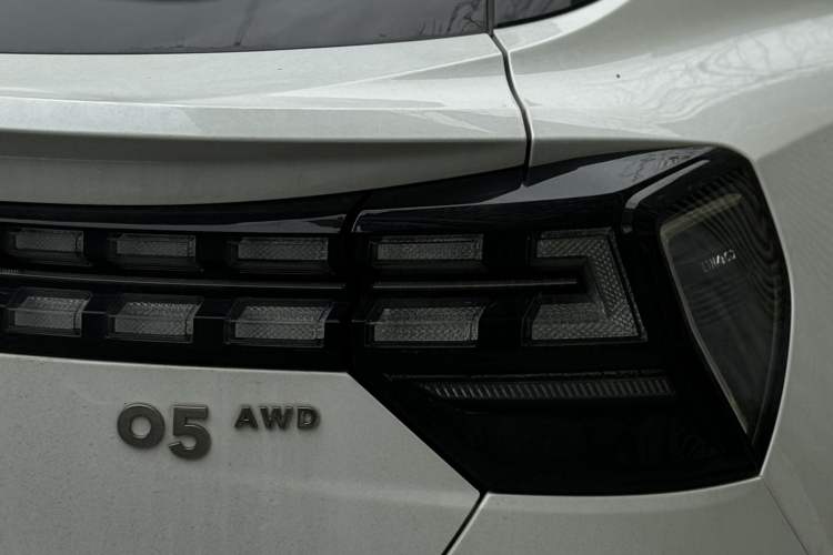 Used Lynk & Co 05 2020 2.0TD Four-Wheel Drive HypeHalo Exterior 7
