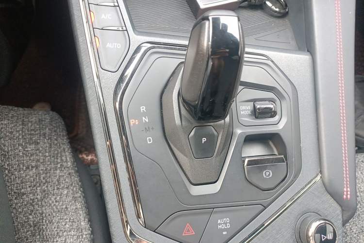 Used Lynk & Co 05 2020 2.0TD Four-Wheel Drive HypeHalo Gear Lever