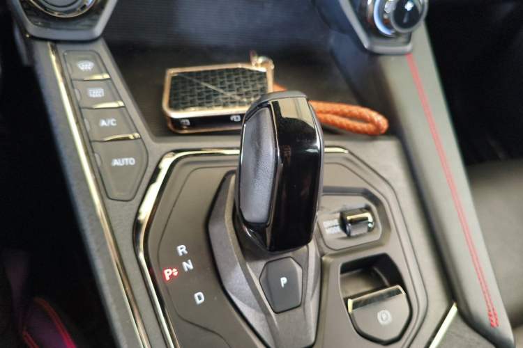 Used Lynk & Co 05 2020 2.0TD Four-Wheel Drive HypeHalo Gear Lever