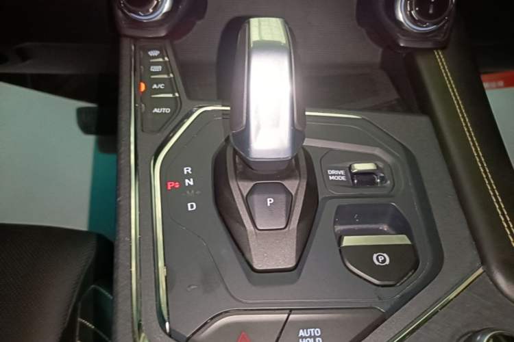 Used Lynk & Co 05 2020 2.0TD Two-Wheel Drive Shine Halo Gear Lever